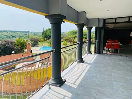 Dinango Lodge accommodation and surroundings