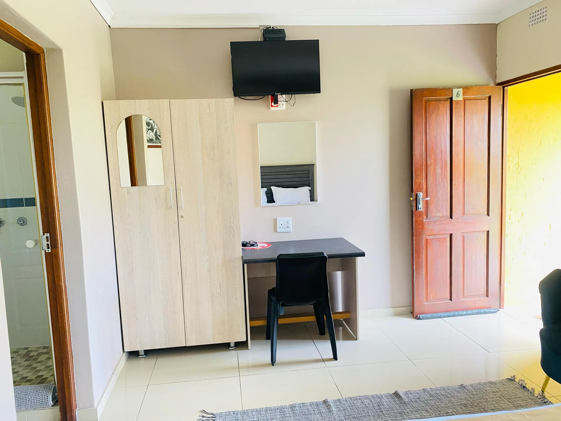 Room 1 Image 3